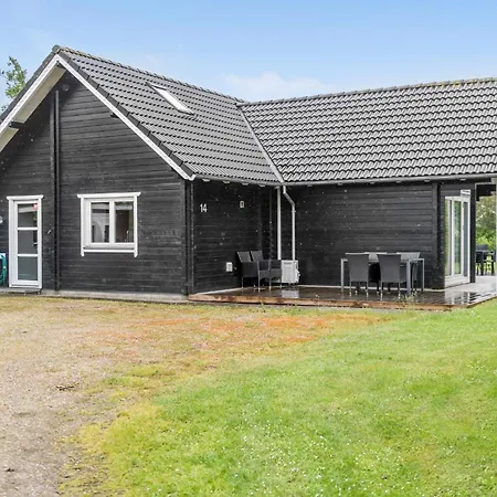 Three-bedroom In Semesterbostad